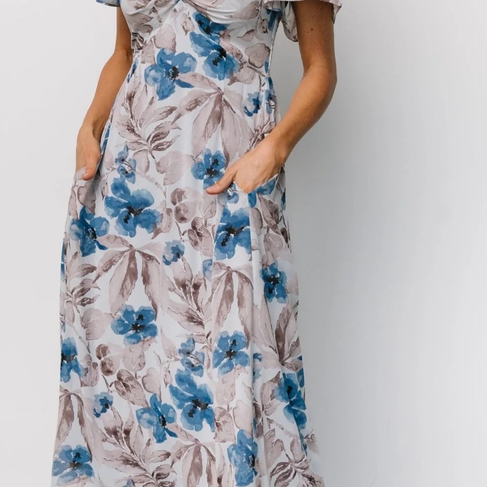 Chic Floral Maxi Dress with Blue and Brown Design